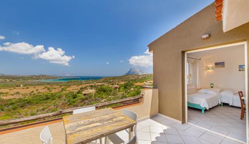 One-Bedroom Apartment with Sea View
