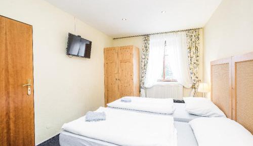 Double or Twin Room with Shared Bathroom