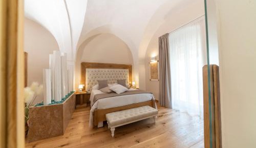 Queen Suite with Spa Bath