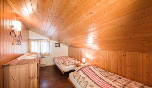 Standard Twin Room with Shared Bathroom