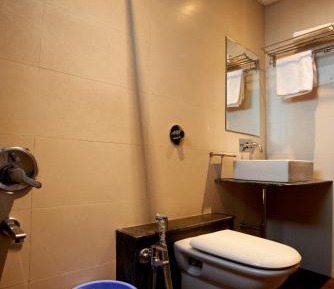 Deluxe Double Room (2 Adults + 1 Child)