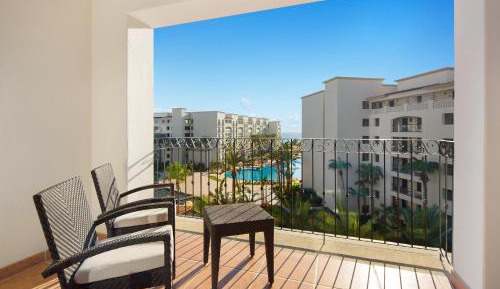 Club One-Bedroom Master Suite