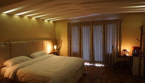 King Room with Mountain View