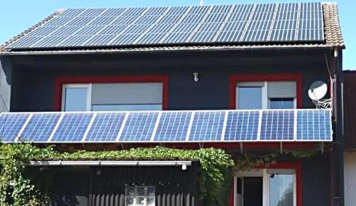 Three-Bedroom Apartment with Balcony