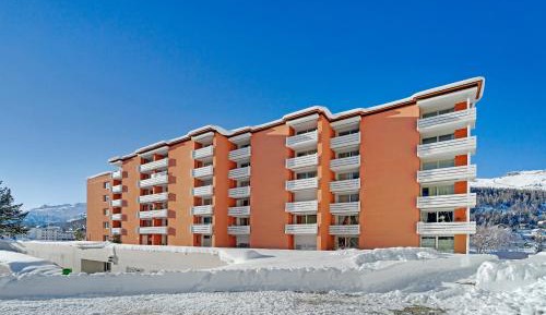 Apartment with Mountain View