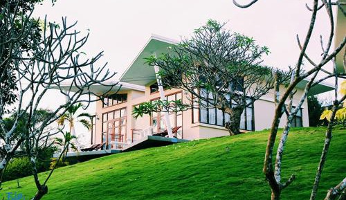 Bungalow with Garden View