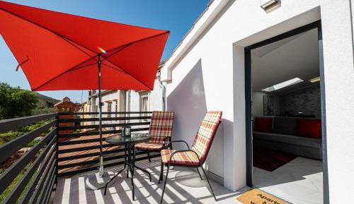 One-Bedroom Apartment with Balcony