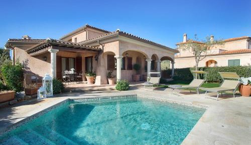 Villa with Garden View