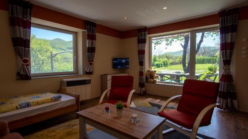 Apartment with Mountain View