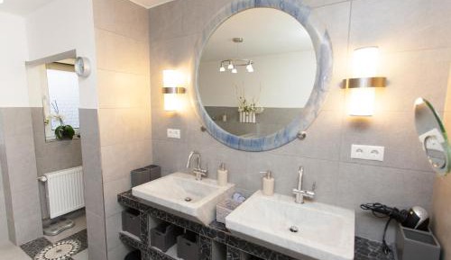 Single Room with Shared Bathroom