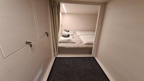 Double Cabin in Dormitory Room