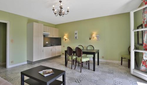 Cottage Apartment with Balcony