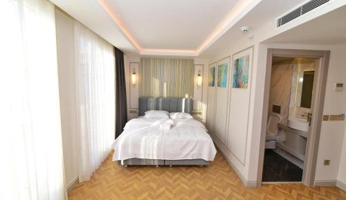 Deluxe Double Room with Balcony and Sea View