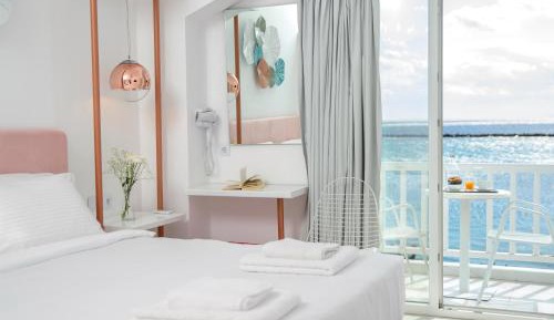 Deluxe Double Room with Balcony and Sea View