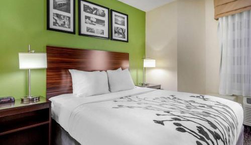 Queen Room with Accessible Tub - Accessible/Non-Smoking