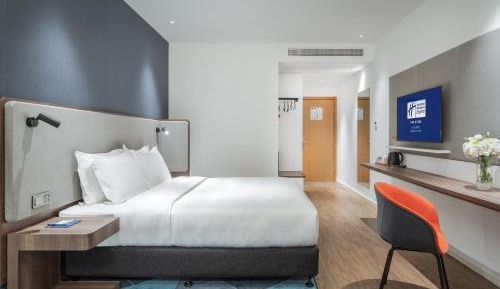 Standard King Room with City View
