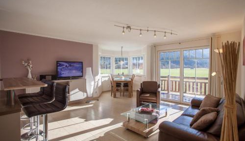 Apartment with Mountain View