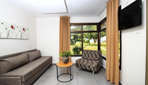 Premium Room with Lake view(2 Adults + 2 children)