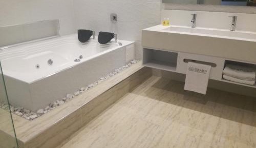 Deluxe Suite with Spa Bath