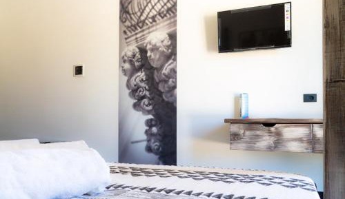 Deluxe Room (2 Adults + 1 Child)