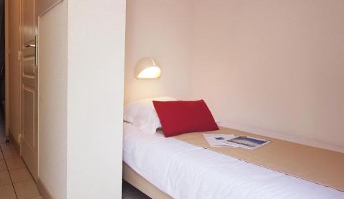 Two-Bedroom Apartment (5-7 adults) with Swimming Pool View