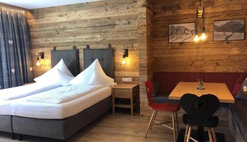 Family Room (2 Adults + 3 Children)