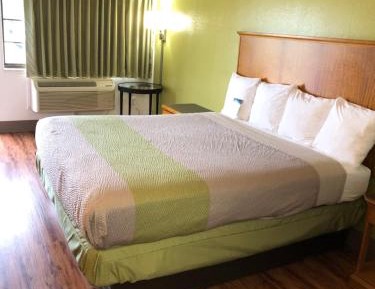 Deluxe King Room - Non-Smoking