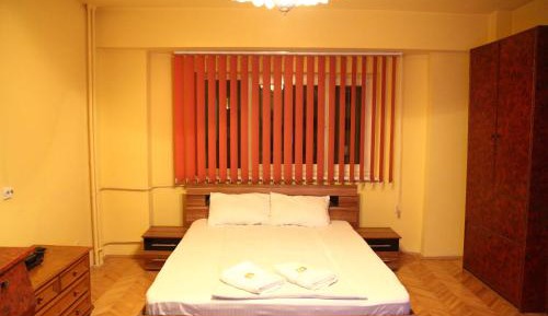 Two-Bedroom Apartment (4 - 6 Adults)