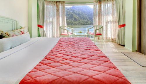 Maple- Lake View Room