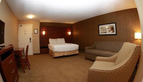 Two-Bedroom Queen Suite