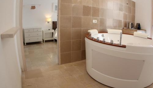 Suite with Spa Bath
