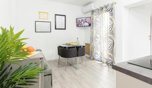 Apartment with Garden View