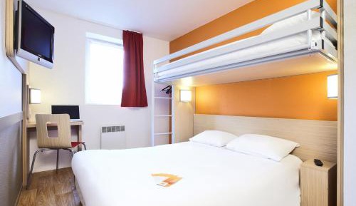 Superior Triple Room (1 Double Bed + 1 Single Bed)