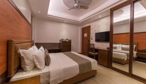 Super Deluxe Double with Balcony (Free Return Airport Transfer)