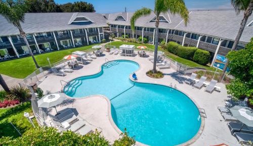 Queen Room with Pool View