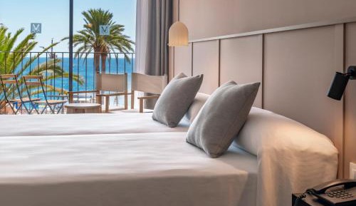 Double or Twin Room with Sea View