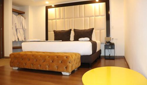 Deluxe Suite with Spa Bath