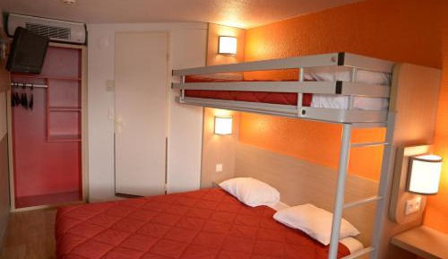 Triple Room (1 Double Bed + 1 Single Bed)