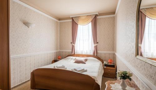 Standard Queen Room - Building B