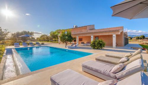 Villa with Garden View