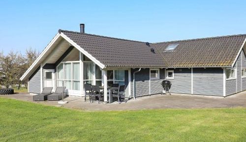 Four-Bedroom Holiday Home