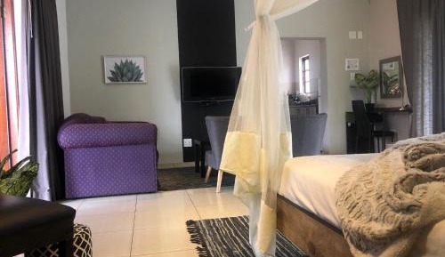 Family Room with Garden View