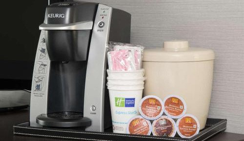 Standard Queen Room with Two Queen Beds and Mobility Accessible Tub