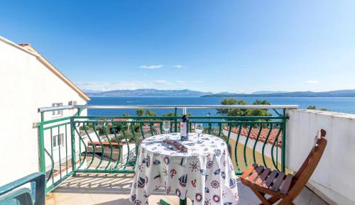 One-Bedroom Apartment with Balcony