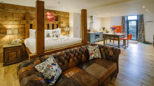 Deluxe Suite with Spa Bath