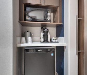 King Studio with Accessible Roll In Shower - Non-Smoking