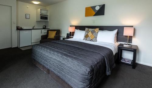 King Studio with Spa Bath