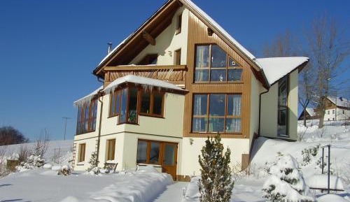 Apartment with Mountain View
