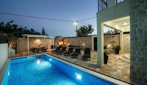 Villa - Beach Front