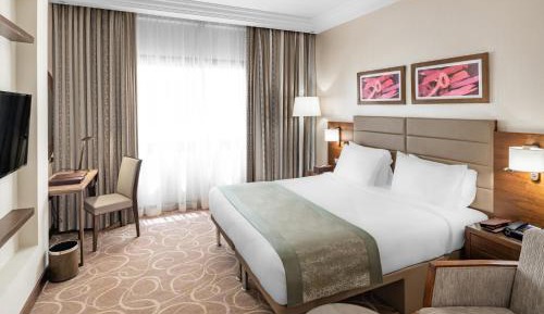 Standard Room with One King Bed